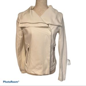 BLANK NYC JACKET CREAM STRETCH SILVER ZIP FRONT BIG LAPEL COAT Size S